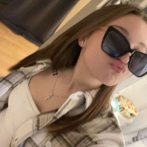 Meet your Posher, Anna-éve